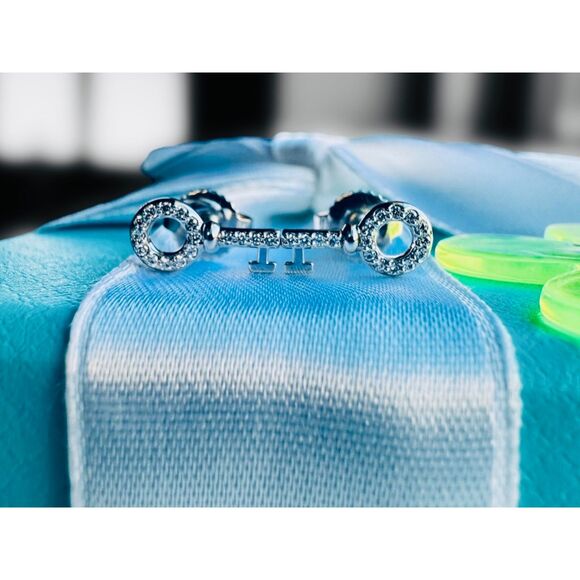 RARE Tiffany & Co. Diamond Key Earrings in 18k White Gold - Picture 4 of 11